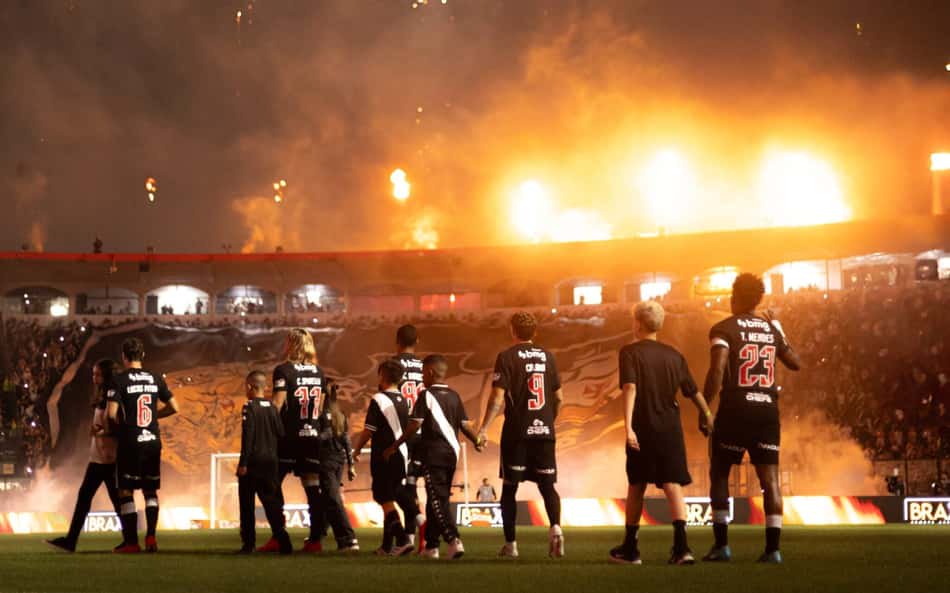 Torcida do Vasco em São Januário durante a partida entre Vasco x Vitória pela Copa do Brasil