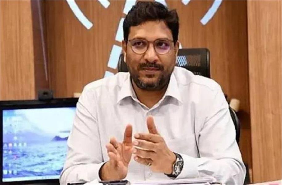 fir against ias sanjeev hans in bribery case of 1 crore
