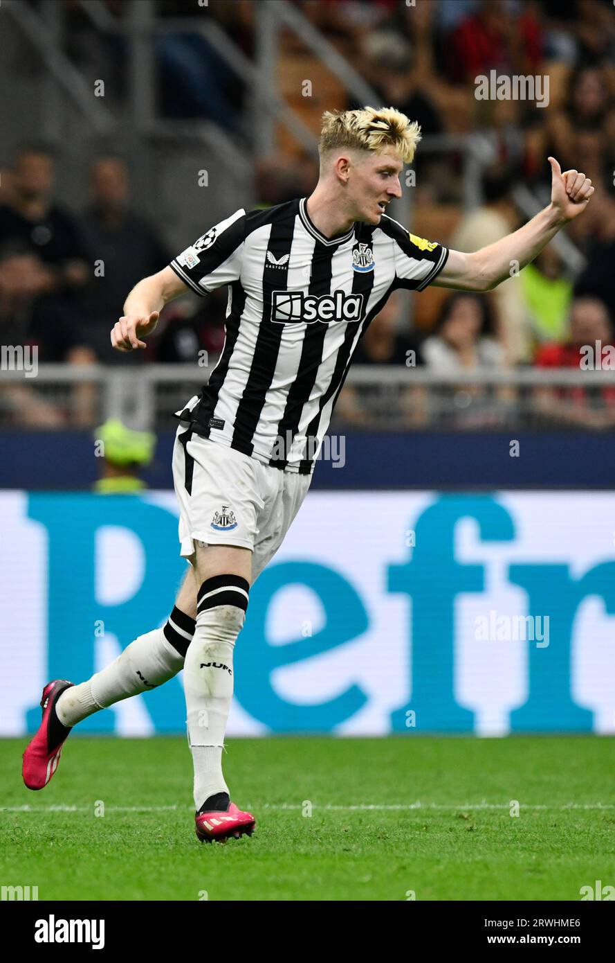 Anthony Gordon scores first two goals for Barcelona
