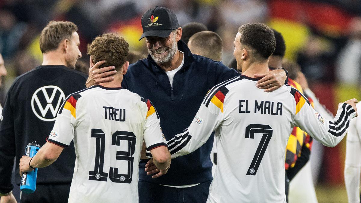 Jürgen Klopp mit Philipp Treu und Said El Mala