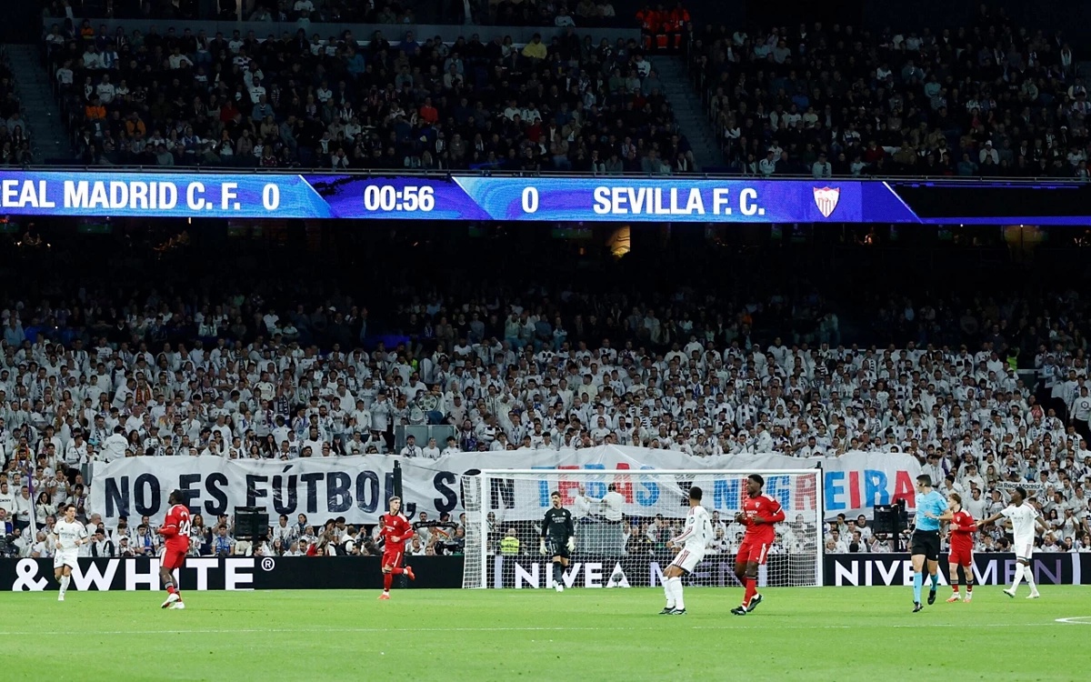 Sevilla acusa La Liga de omitir imagens de lances capitais em duelo contra o Real Madrid (Foto: Oscar Del Pozo / AFP)