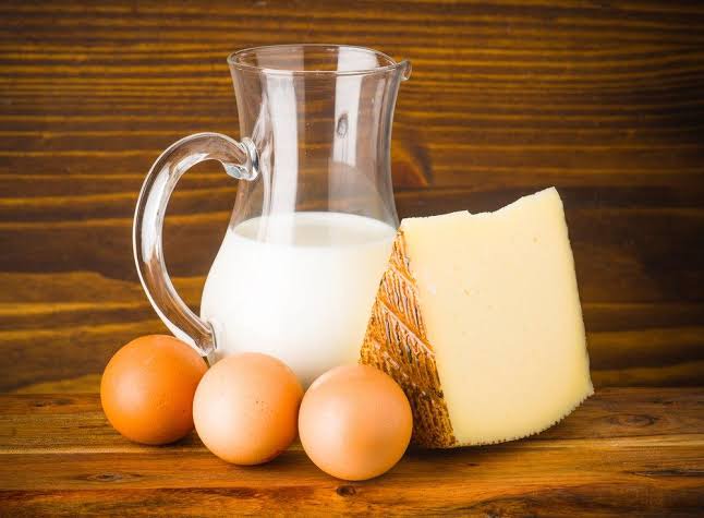 drinking-a-mixture-of-raw-egg-and-milk-offers-these-7-health-benefits