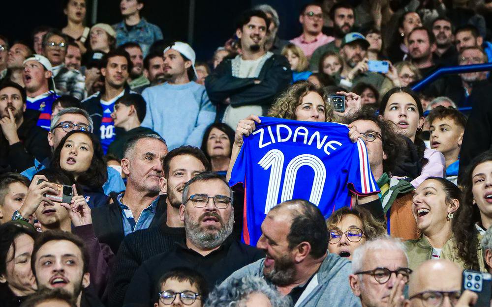 De nombreux spectateurs n’avaient d’yeux que pour Zinédine Zidane.