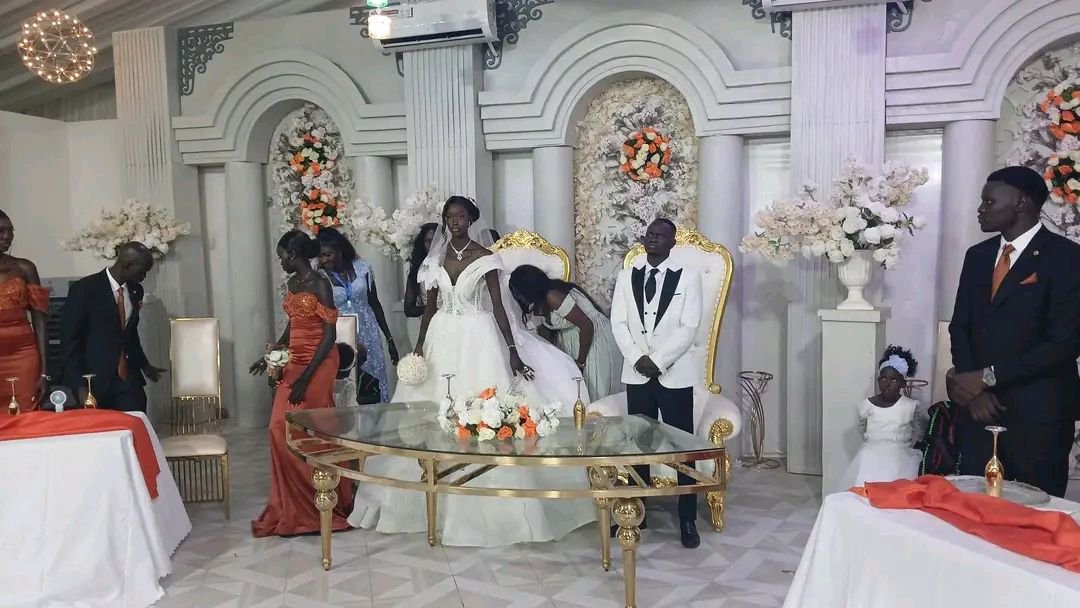 South Sudanese man weds bride after paying $77,000 dowry in cash, 297 cows and plots of land, defeating his competitor who offered $25,000, 158 cows (video)
