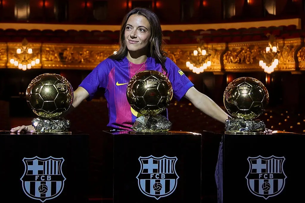 bonmati with her three ballon dor awards