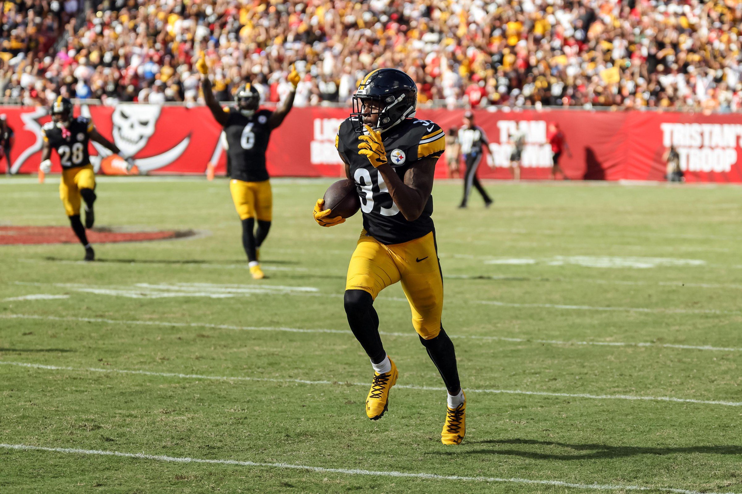 TAMPA, FLORIDA - OCTOBER 18: Jamel Dean #35 of the Pittsburgh Steelers returns an interception against the Tampa Bay Buccaneers during the second half of the game at Raymond James Stadium on October 18, 2026 in Tampa, Florida. (Photo by Mike Carlson/Getty Images)