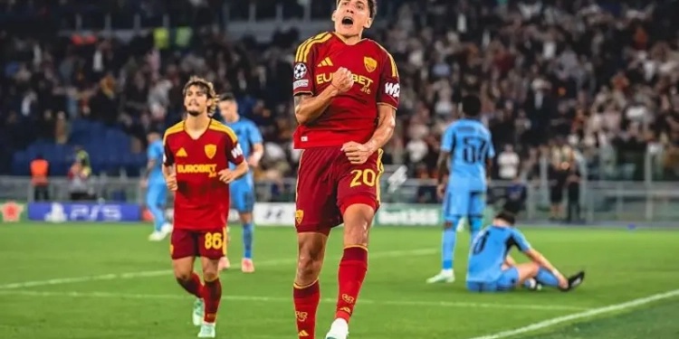 Molina celebrates Roma's second as they comfortably beat Slovan Bratislava
