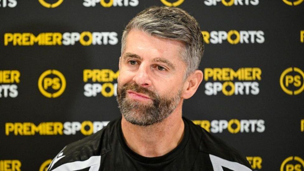 Aberdeen manager Stephen Robinson
