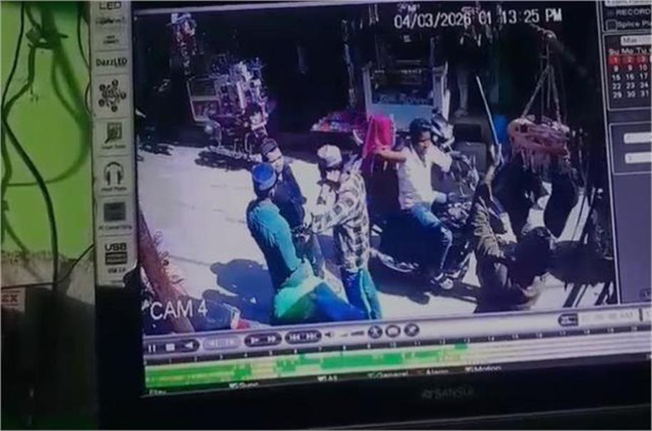 firing outside a mosque in up