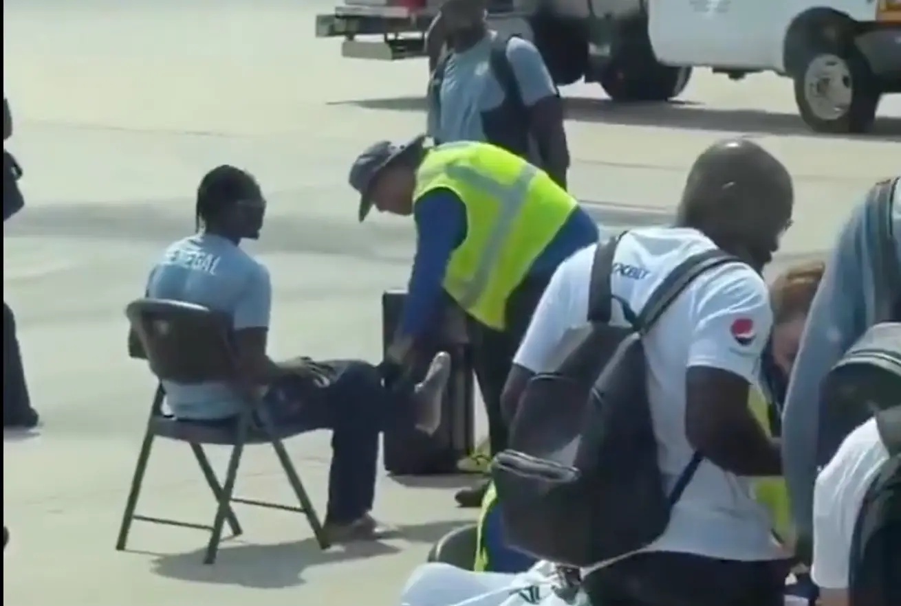 One fan described the treatment of Senegal players as a disgrace (X)
