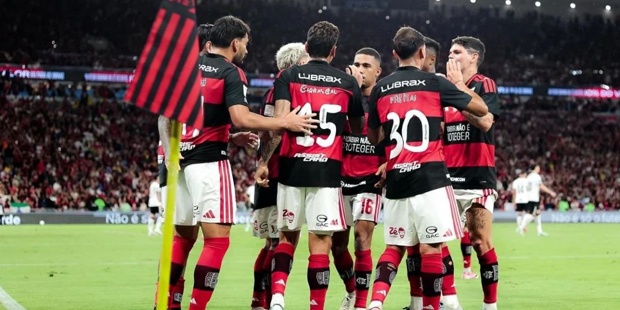 Jogadores do Flamengo comemoram gol contra o Atlético-MG pelo Brasileirão - Gilvan de Souza / Flamengo