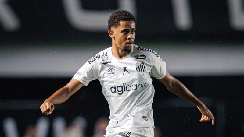 João Alencar virou assunto - Foto: Raul Baretta/ Santos FC.