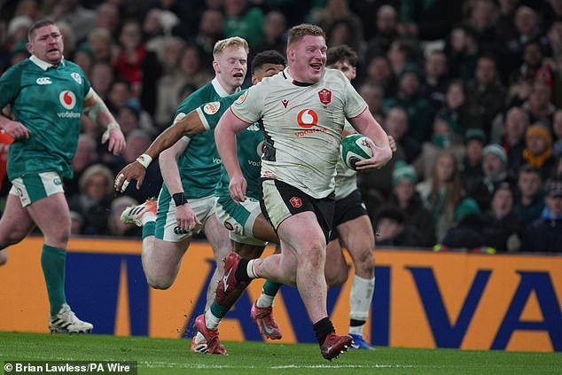 Wales prop Rhys Carre is the frontrunner to replace Obano at Bath, where he would be closer to his family in Cardiff