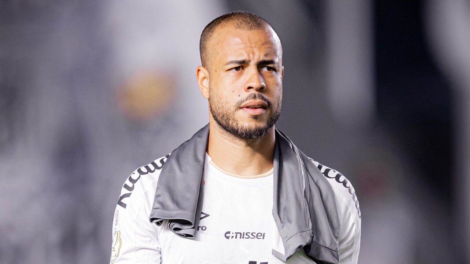 Mayke cobra o clube na Justiça - Foto: Raul Baretta/ Santos FC.