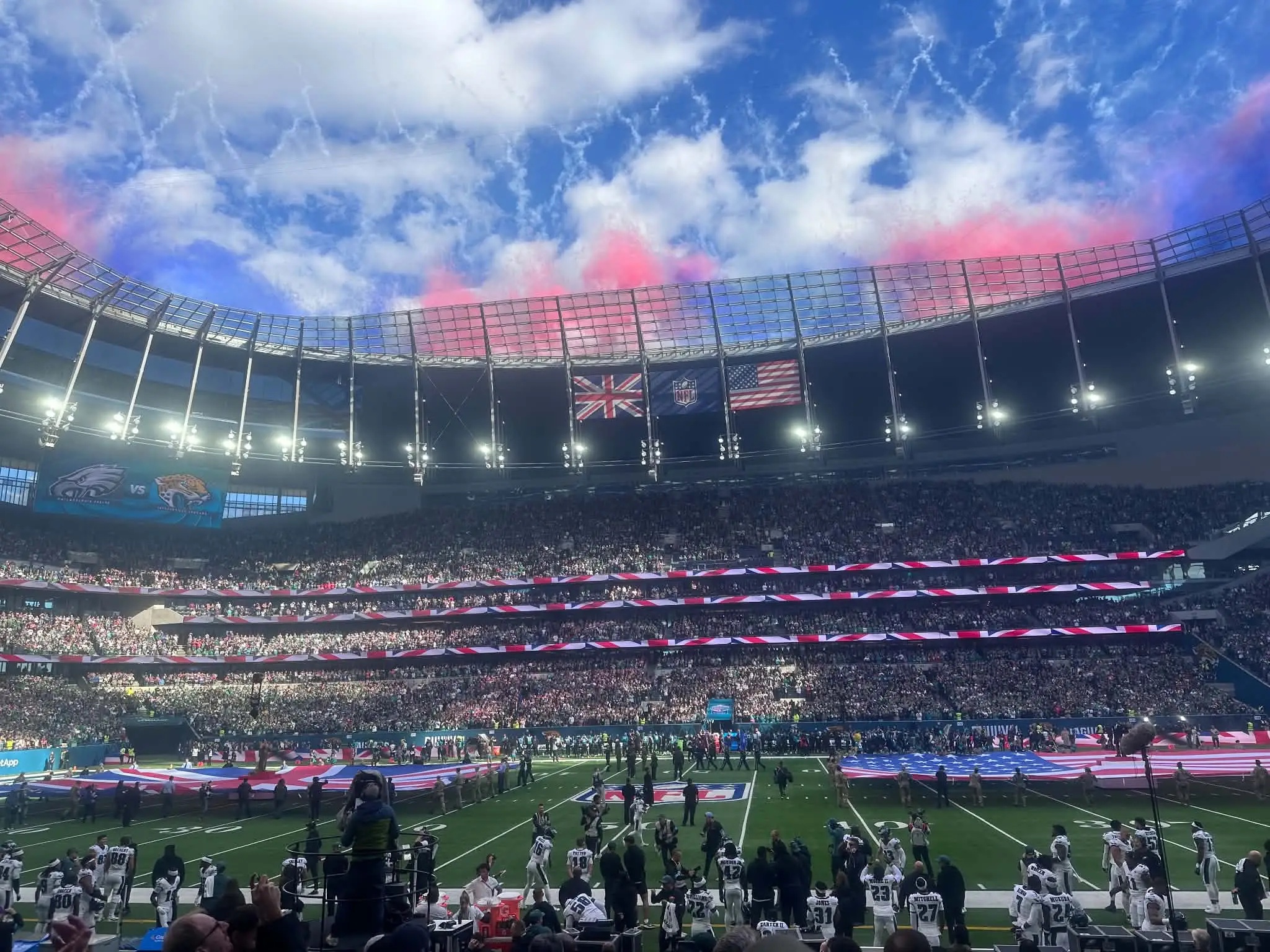 A patriotic start to proceedings (LADbible) 