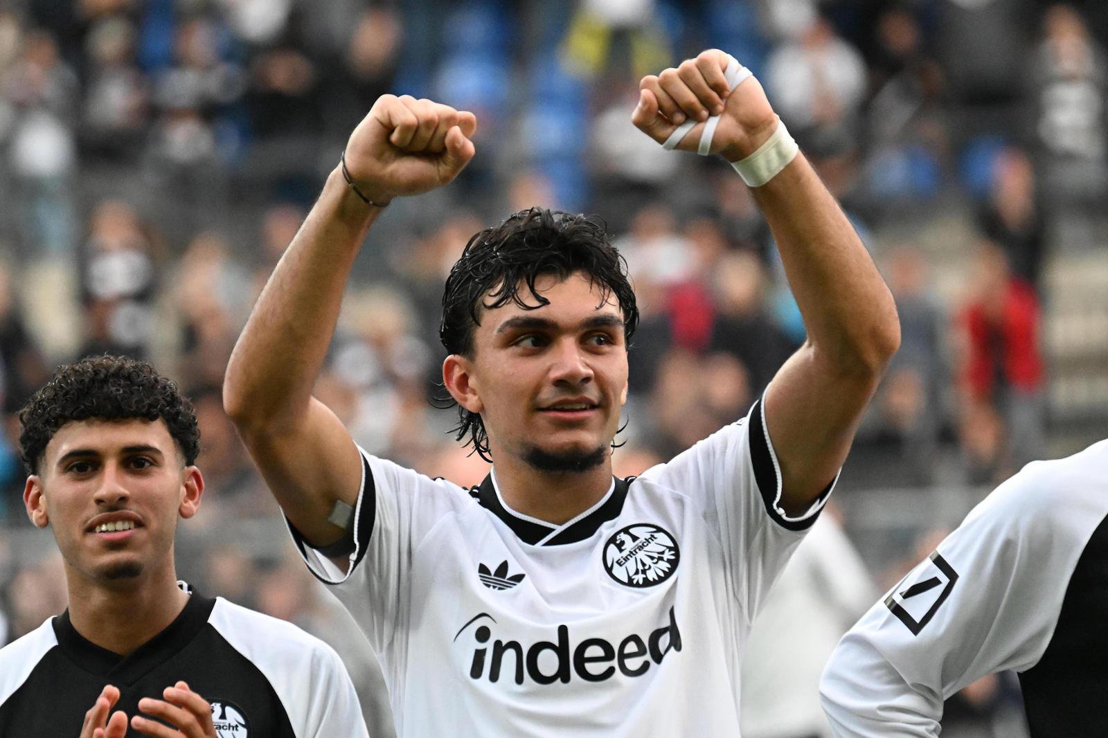 21.08.2026, xjhx, Fussball DFB Pokal 1.Runde, SC St.Tönis - Eintracht Frankfurt v.l.  Jubel, Freude über den Sieg Can Uzun (Eintracht Frankfurt)