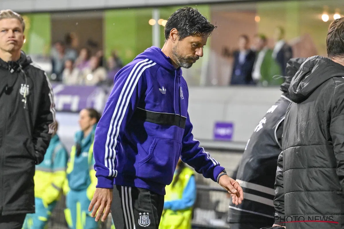 Hein Vanhaezebrouck criticizes Anderlecht transfer policy
