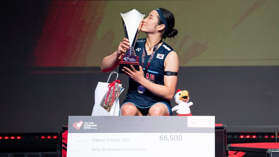 Winner An Se Young of South Korea celebrates winning the women's singles final at the Denmark Badminton Open in Odense, Sunday, Oct. 18 (AP)