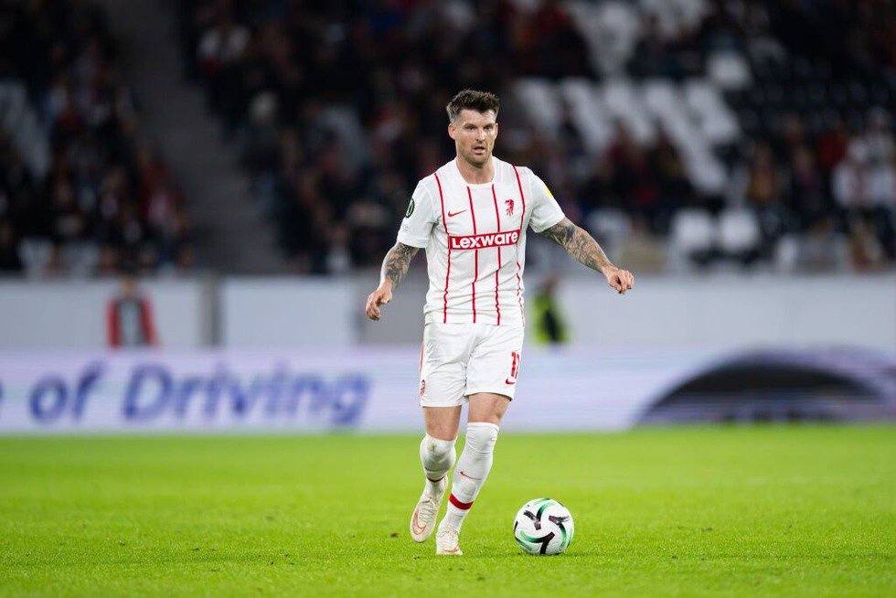 Er will für den SC Freiburg auch nach ... geben: Rechtsverteidiger Lukas Kübler  | Foto: Silas Stein (dpa)