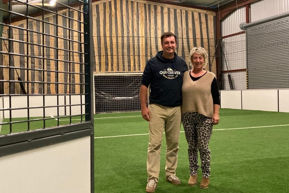 Sophie et David Dupuy ajoutent un terrain de futsal à leur complexe de sport et de loisirs.