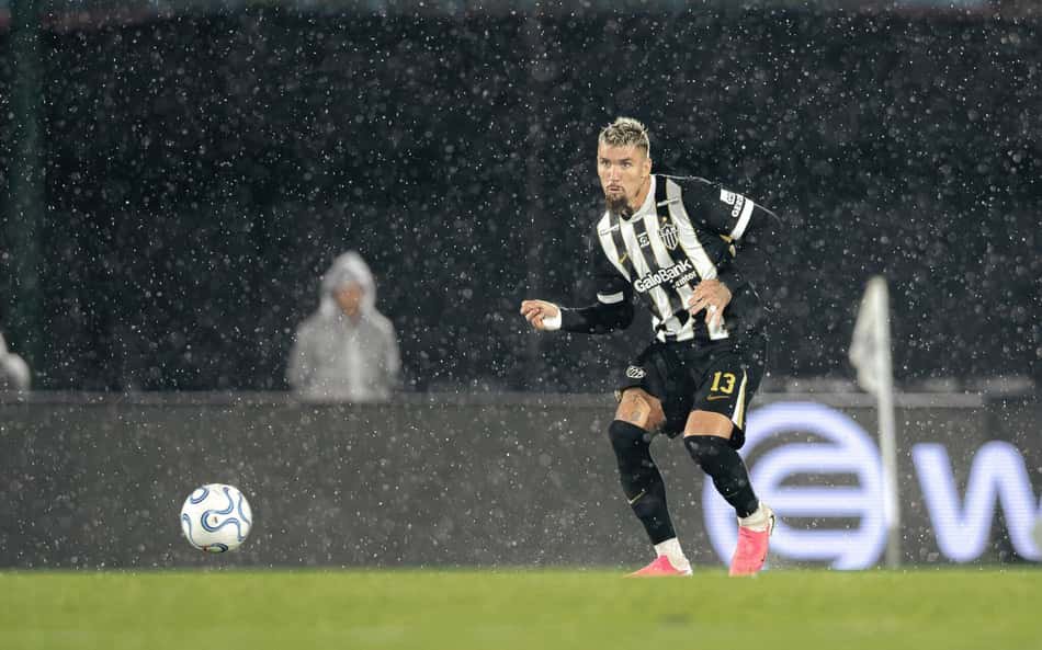 Lyanco x City Torque (Foto: Pedro Souza / Atlético)