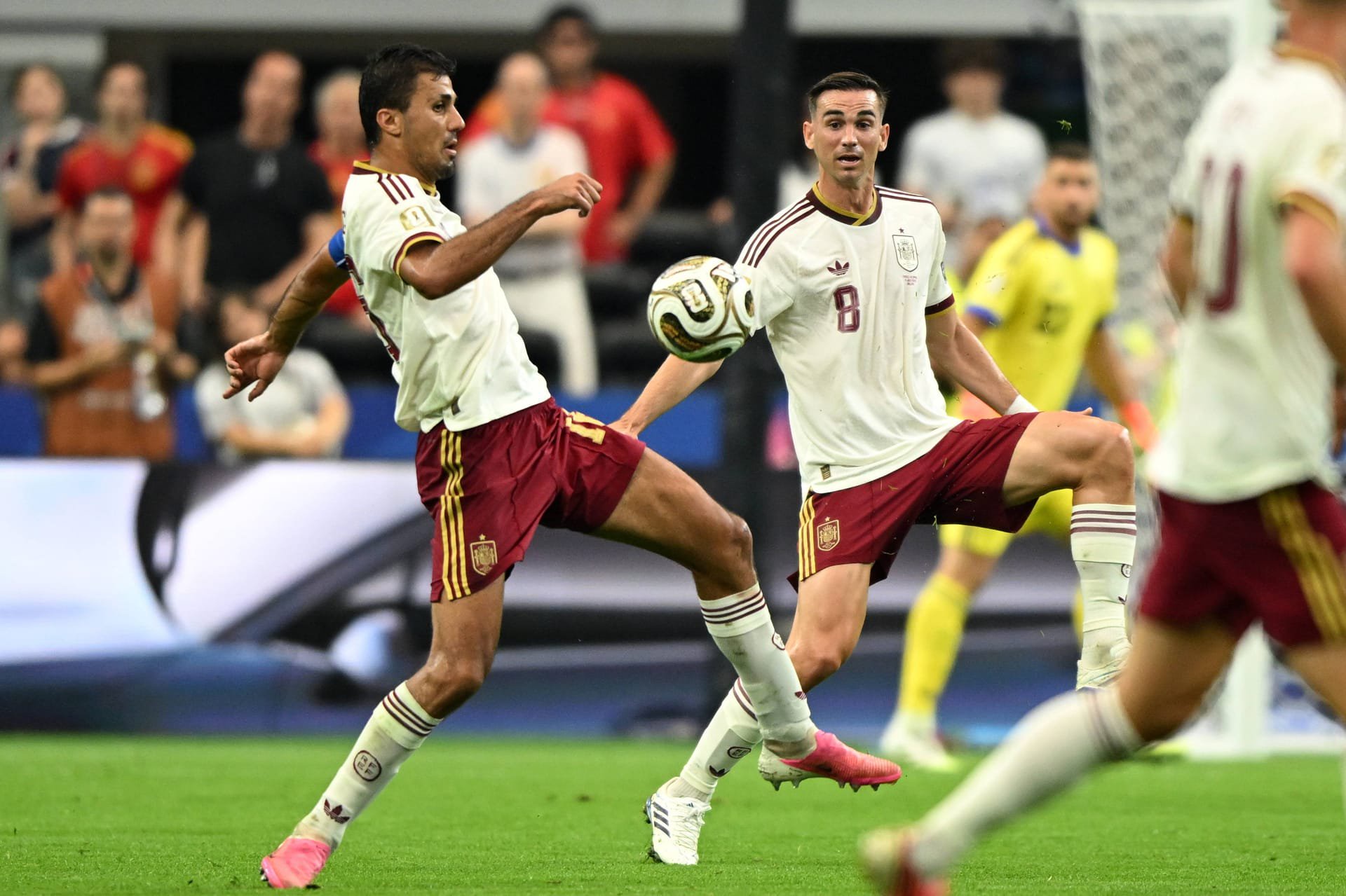 Rodri (l.) und Fabián Ruiz: Das Duo bekleidet das spanische Mittelfeld.