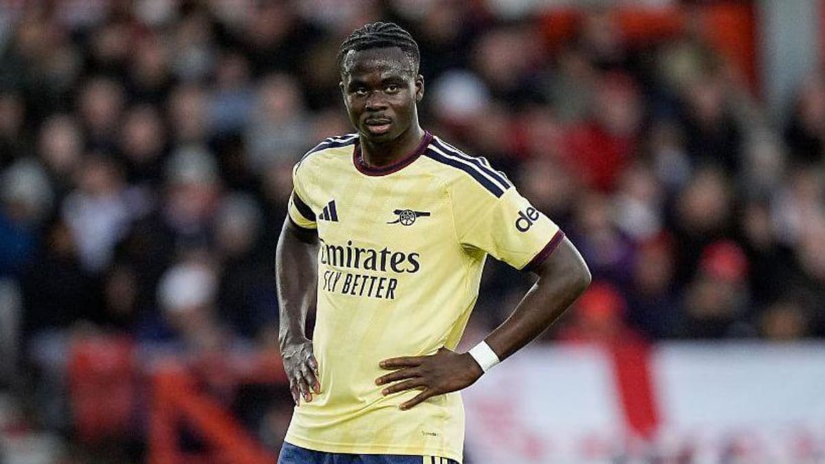 Bukayo Saka stood with his hand on his hips