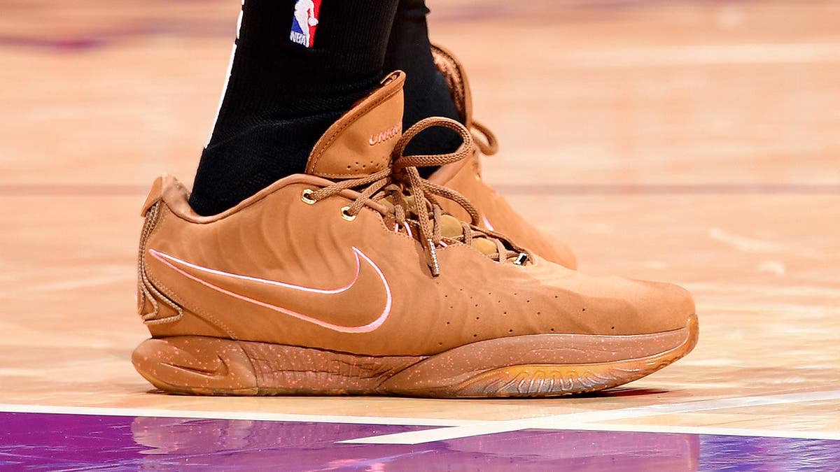 LeBron James' sneakers displayed on the court during a Lakers game against the 76ers.