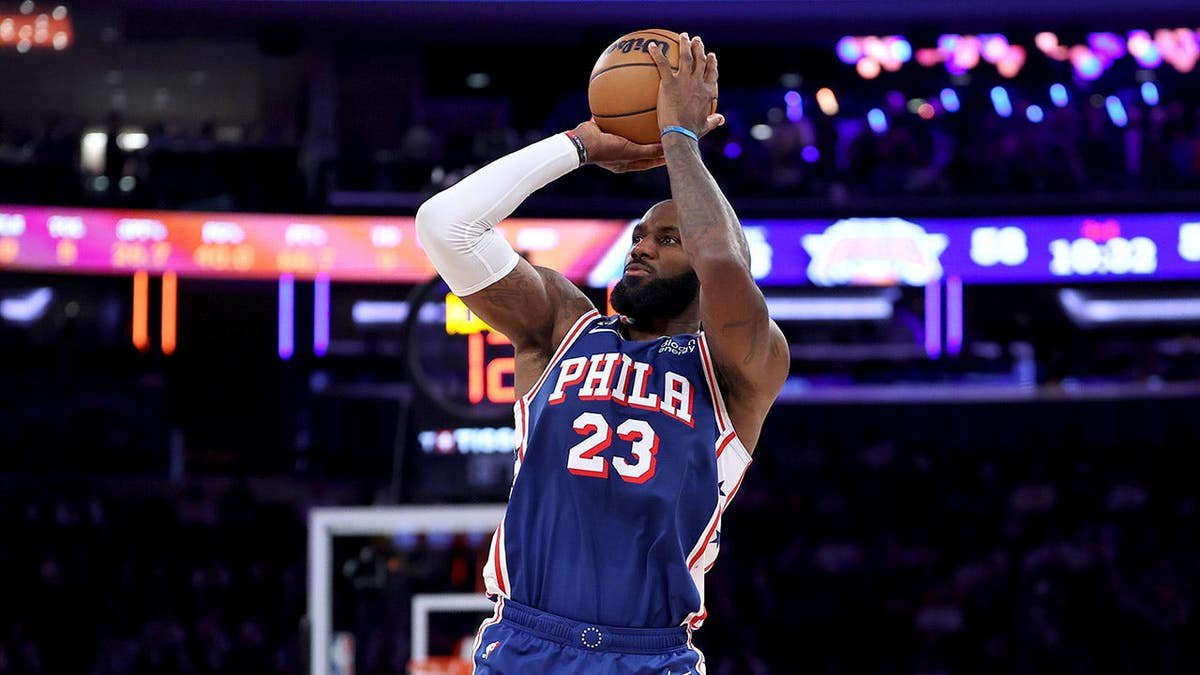 LeBron James shoots a jump shot during a game at Madison Square Garden.