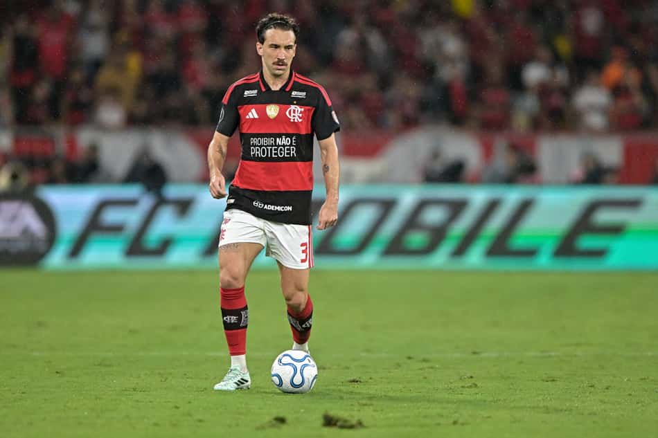 Flamengo enfrenta o atlético mineiro nesta segunda-feira (26) (Foto: Thiago Ribeiro/AGIF/Folhapress)
