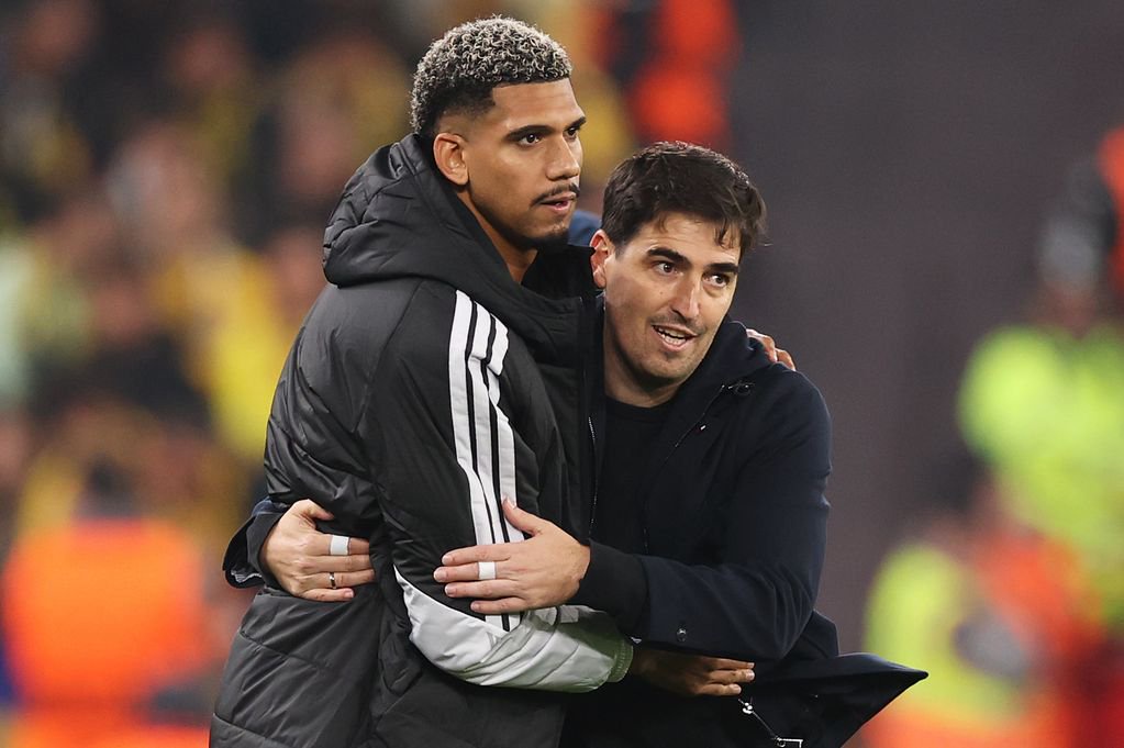 LIVERPOOL, ENGLAND - OCTOBER 20: Ronald Araujo of Liverpool and Andoni Iraola, Manager of Liverpool, celebrate after the UEFA Champions League 2026/27 League Phase MD3 match between Liverpool FC and Villarreal CF at Anfield on October 20, 2026 in Liverpool, England. (Photo by Stu Forster/Getty Images)
