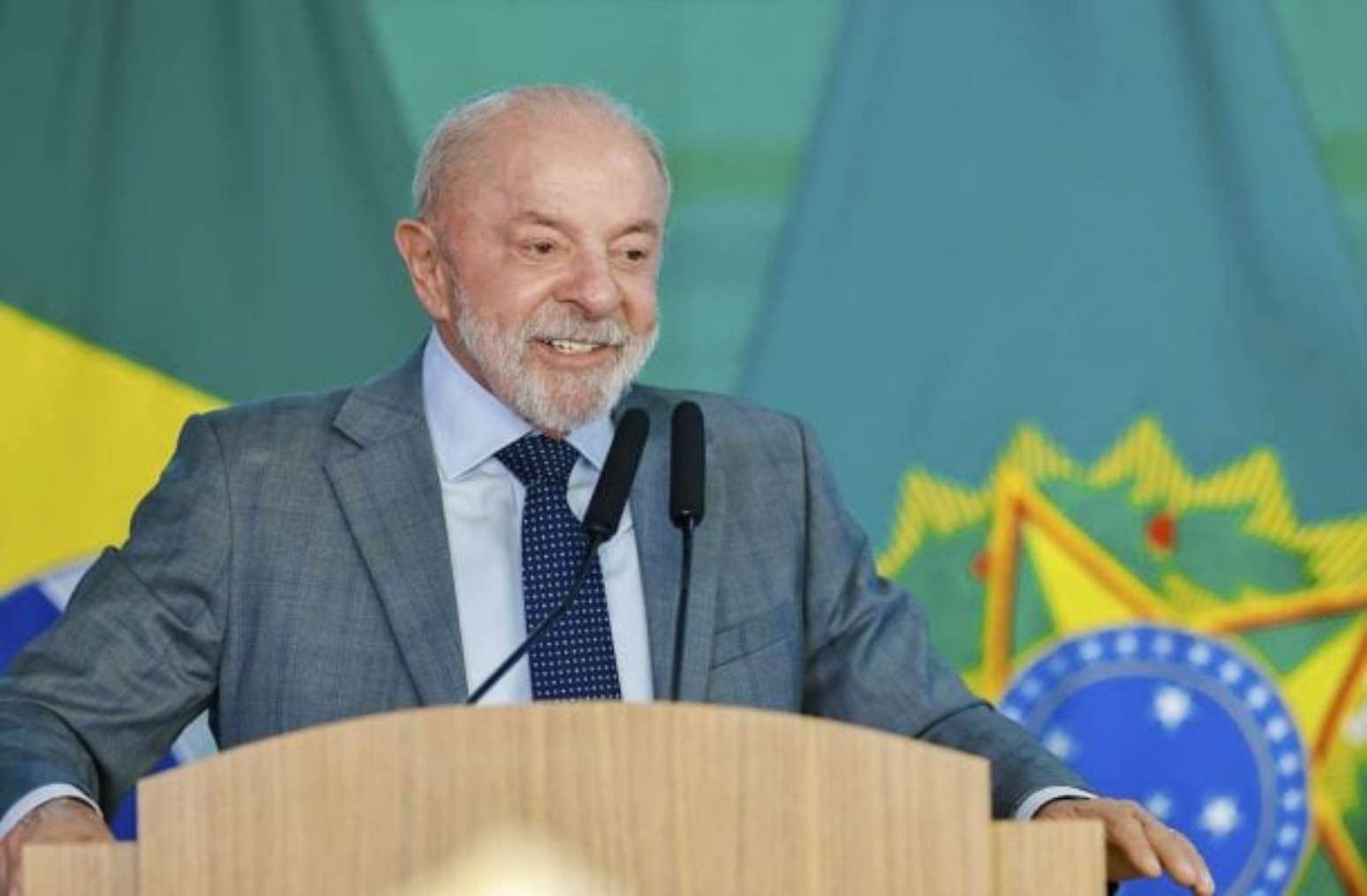 Com virada histórica, Lula é reeleito presidente do Brasil –