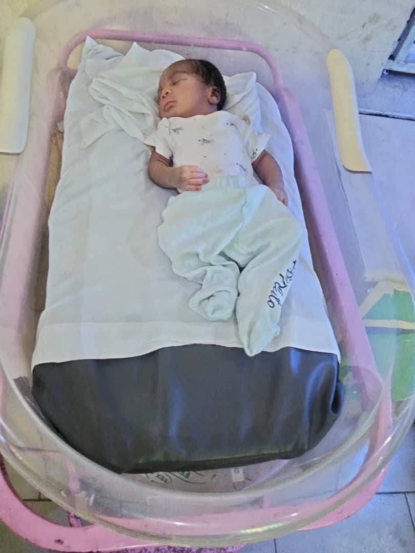 Abandoned newborn baby discovered inside bag with note in Anambra community