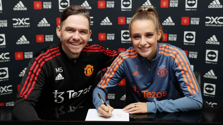 Ella Toone signs new contract at Man Utd Women | Manchester United