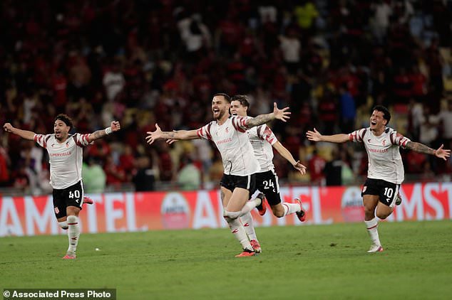 Players of Argentina's Estudiantes de La Plata celebrate after winning a penalty shootout against Brazil's Flamengo during the second leg of a Copa Libertadores semifinal soccer match in Rio de Janeiro, Thursday, Oct. 22, 2026. (AP Photo/Bruna Prado)