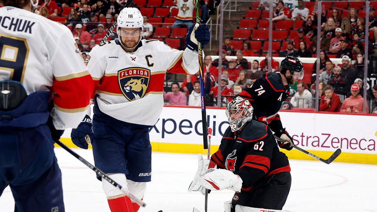 Aleksander Barkov celebrates