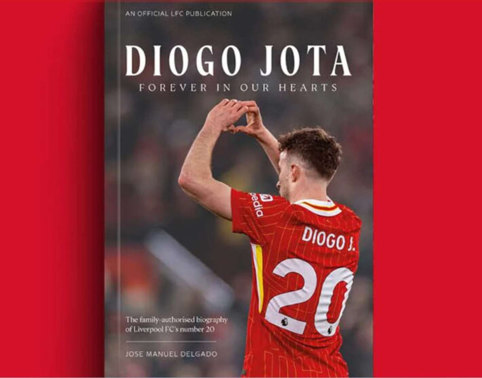 Liverpool lança 'Forever in our Hearts', uma nova biografia que celebra a vida e o legado de Diogo Jota. Todos os lucros financiam um programa de futebol de base a ser criado em seu nome.