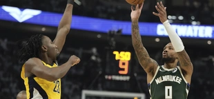 Bucks’ Damian Lillard has another fast start with 26 points in first half of Game 2 vs. Pacers