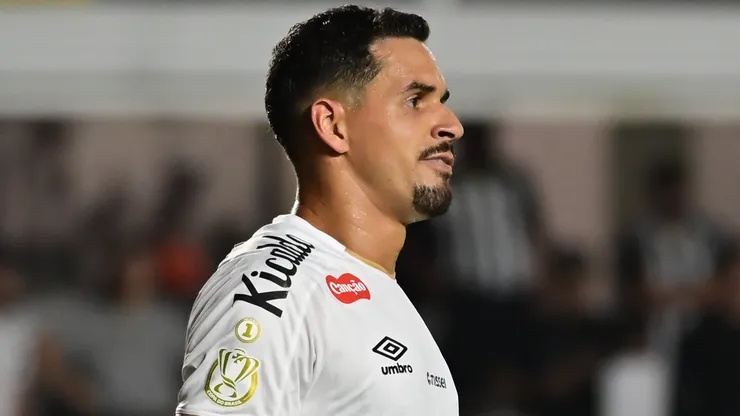 Lucas Veríssimo, zagueiro do Santos. Foto: Jota Erre/AGIF