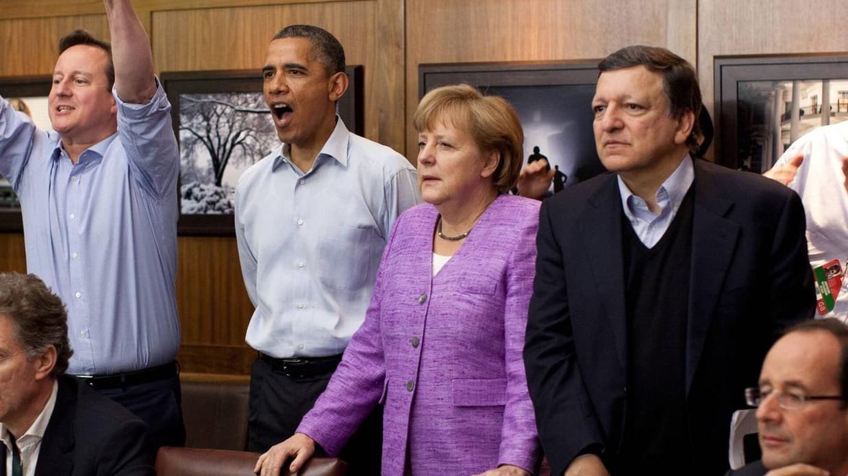 Fußball verbindet: David Cameron, Barack Obama, Angela Merkel, Jose Barroso und Francois Hollande schauten 2012 im kanadischen Camp David das Champions League Finale. Es spielte der FC Chelsea gegen Bayern München, Chelsea gewann mit 4:3 nach Elfmeterschießen.
