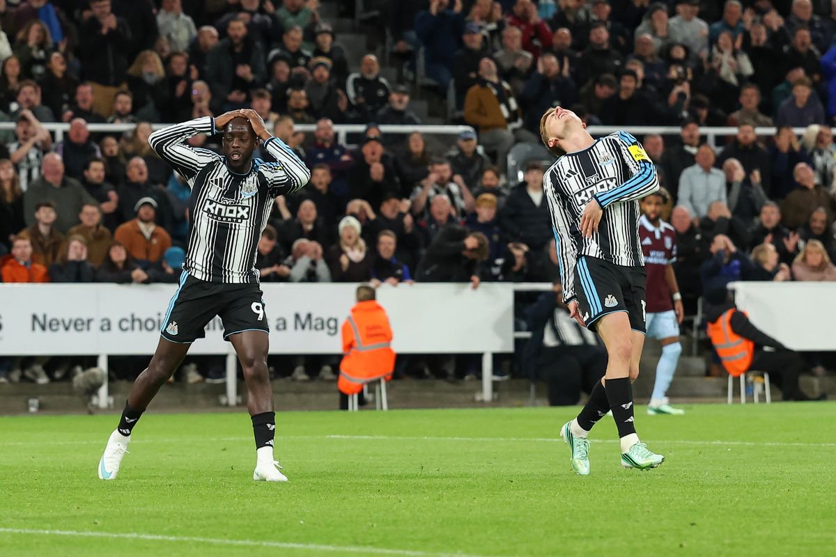 Newcastle United's Harvey Barnes shows his frustration after Yoane Wissa shoots wide 