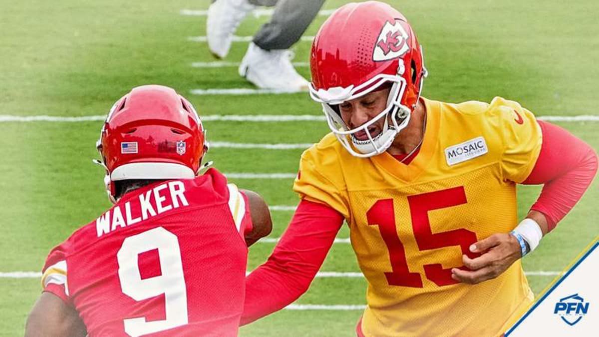 ‘Disappointed You’d Do This,’ ‘Mind Your Own Business’ — Fans Criticize Ex-NFL QB’s Assessment of Patrick Mahomes’ Role in Kenneth Walker III’s Success