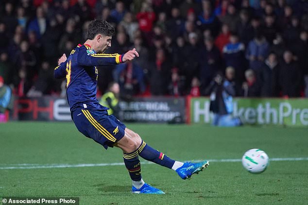 Arsenal's Kai Havertz scores on a penalty shootout during the English League Cup soccer match between Fleetwood Town and Arsenal in Fleetwood, England, Tuesday, Oct. 27, 2026. (AP Photo/Ian Hodgson)