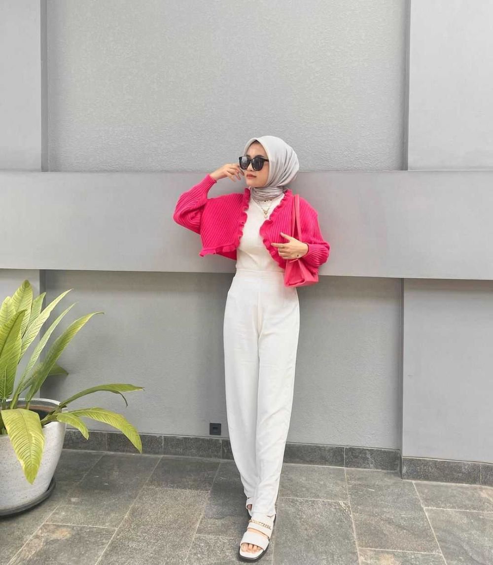 12 Inspirasi OOTD dengan Celana Putih, Solusi Tampil Eksis – porostimur.com