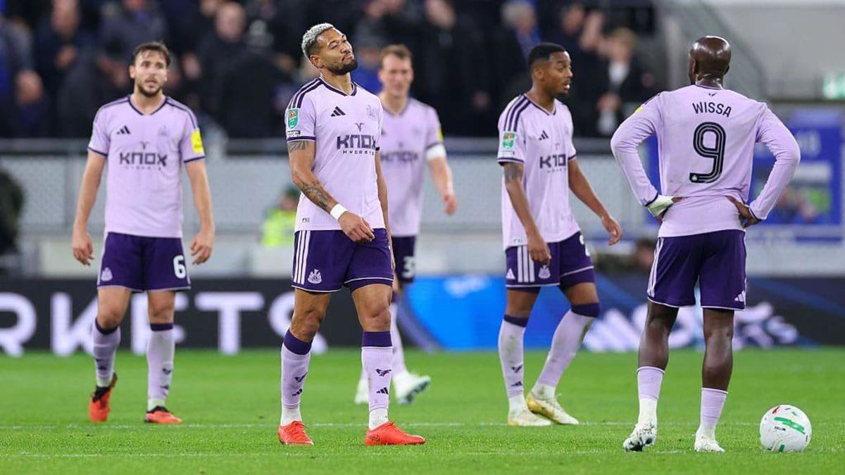 Newcastle players look dejected after conceding