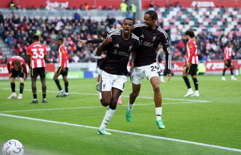 Soccer Football - Premier League - Brentford v Liverpool - GTech Community Stadium, London, Britain - October 17, 2026 Liverpool's Alexander Isak celebrates scoring their second goal with Bradley Barcola REUTERS/Ian Walton EDITORIAL USE ONLY. NO USE WITH UNAUTHORIZED AUDIO, VIDEO, DATA, FIXTURE LISTS, CLUB/LEAGUE LOGOS OR 'LIVE' SERVICES. ONLINE IN-MATCH USE LIMITED TO 120 IMAGES, NO VIDEO EMULATION. NO USE IN BETTING, GAMES OR SINGLE CLUB/LEAGUE/PLAYER PUBLICATIONS. PLEASE CONTACT YOUR ACCOUNT REPRESENTATIVE FOR FURTHER DETAILS.. TPX IMAGES OF THE DAY