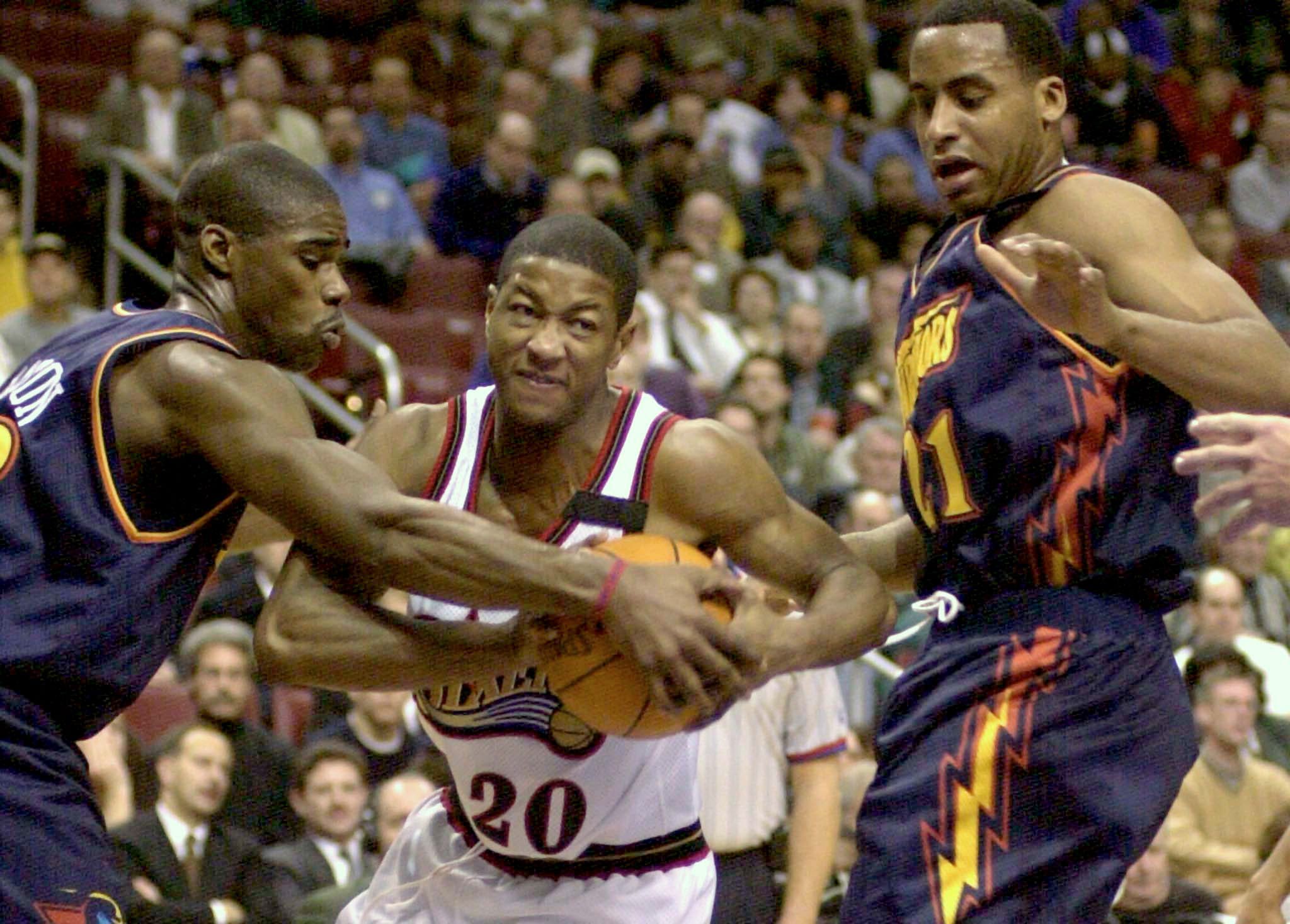 Philadelphia 76ers Eric Snow (20) splits Golden State Warrior defenders Antawn Jamison (L) and Jason Caffey (R) during the second quarter in Philadelphia, January 5.

TMS