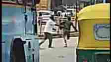 On camera, middle-aged man's bag snatched in Bengaluru's Silk board junction