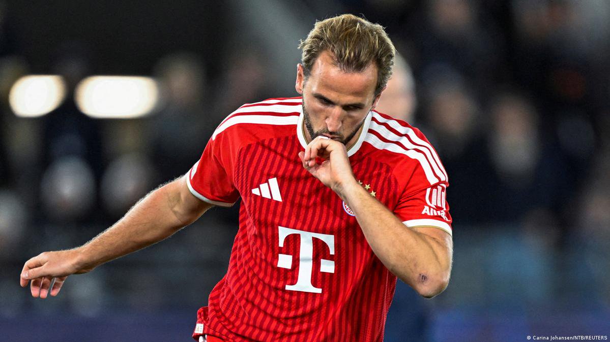 Harry Kane celebrates a goal by kissing his ring finger