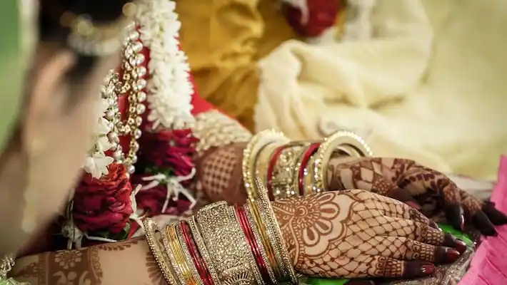 In Budaun Boy married a girl while he tell that he is bachelor after the girl reached her sasural the truth coms in front she registerd the case and police arrested the accused